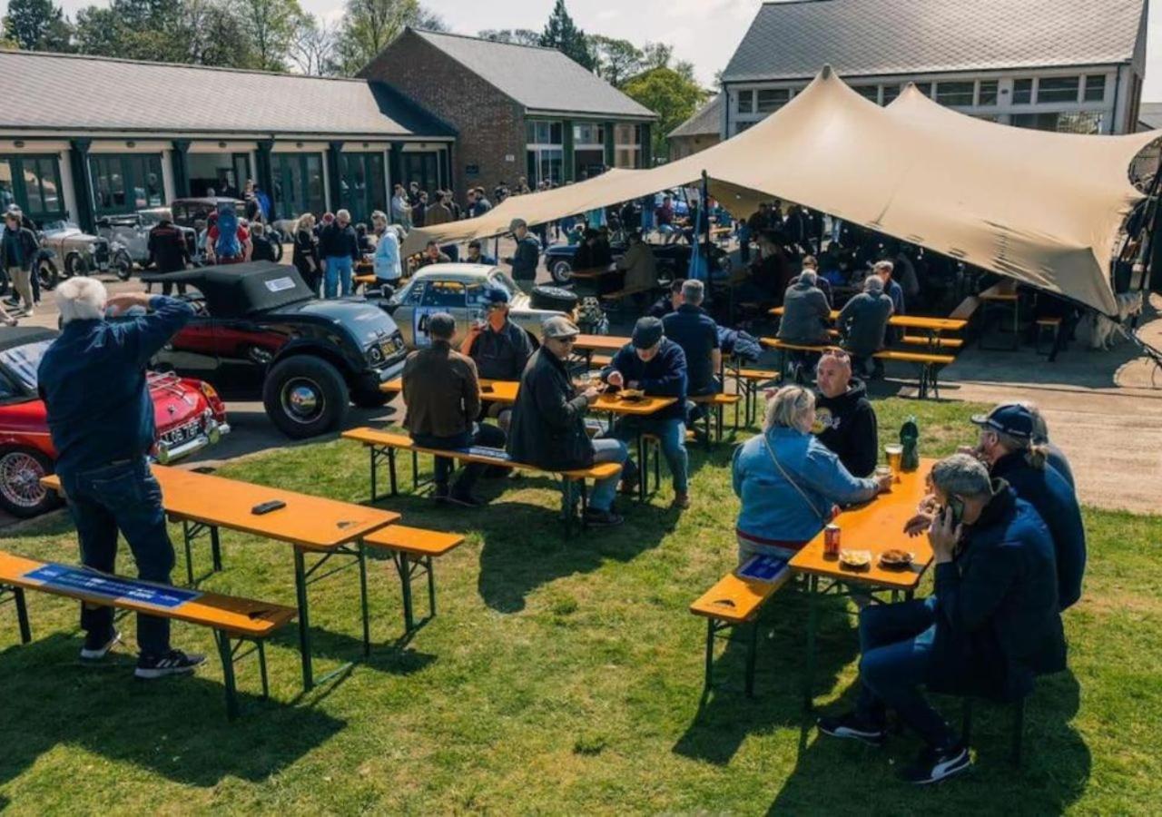 Duclos At Bicester Heritage Екстериор снимка