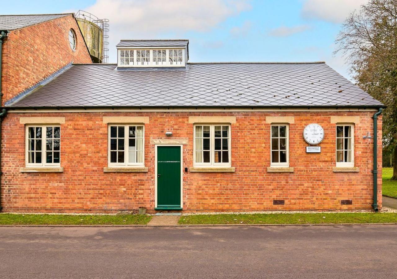 Duclos At Bicester Heritage Екстериор снимка